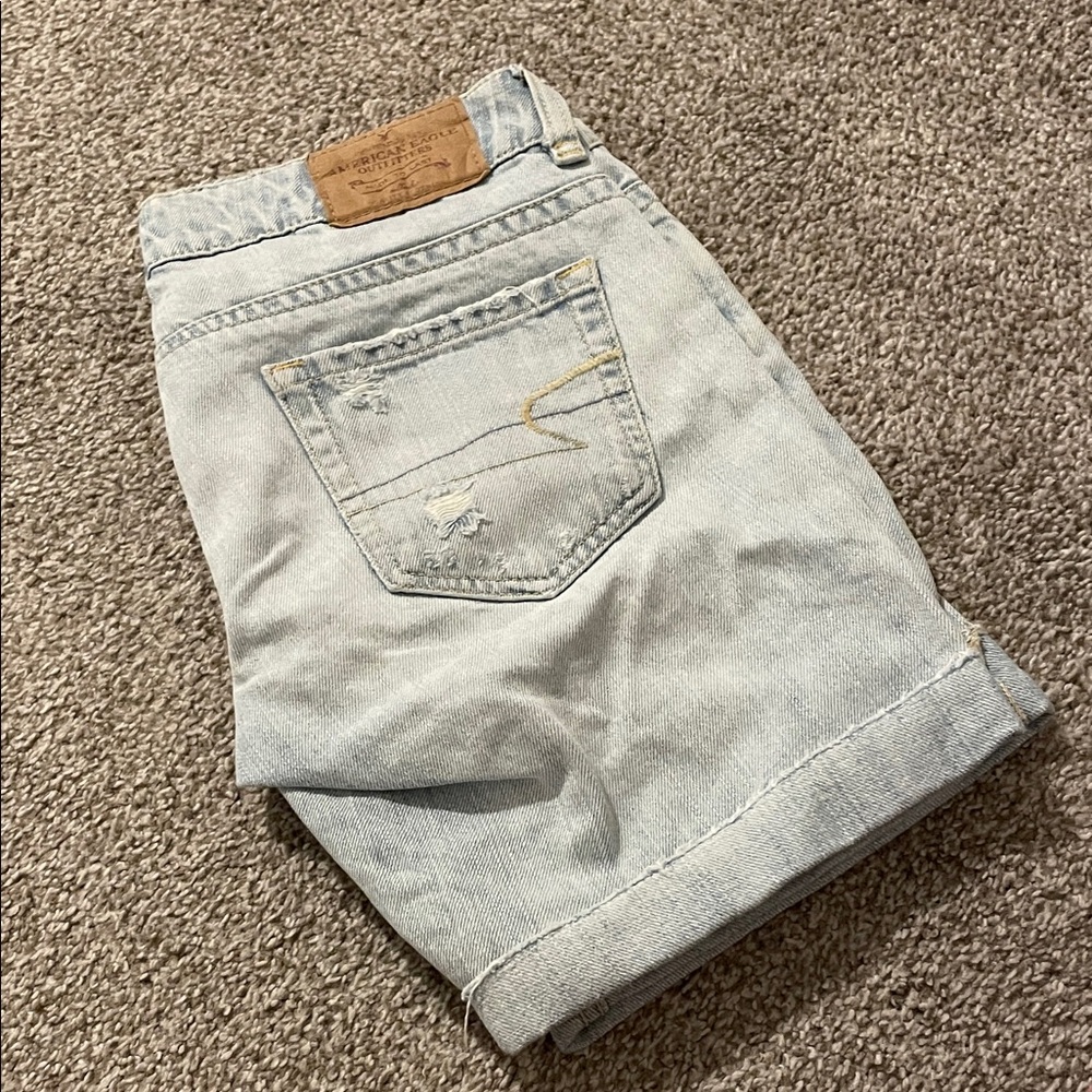 American Eagle Outfitters Size 2 Light Wash Denim Shorts